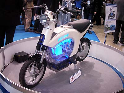 ヤマハ ダイレクトメタノール燃料電池バイク