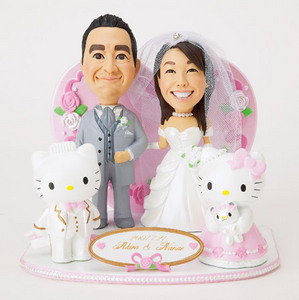 ご本人とキティ、ダニエルのフィギュアのコラボレーション「サンリオメモリアルフィギュア」